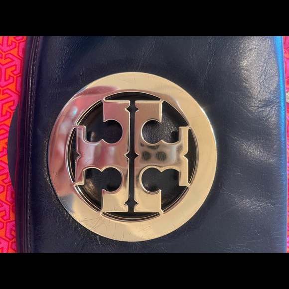 Tory Burch chain crossbody in black - Picture 3 of 5